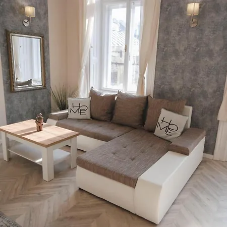 Opera Luxury Resident *
