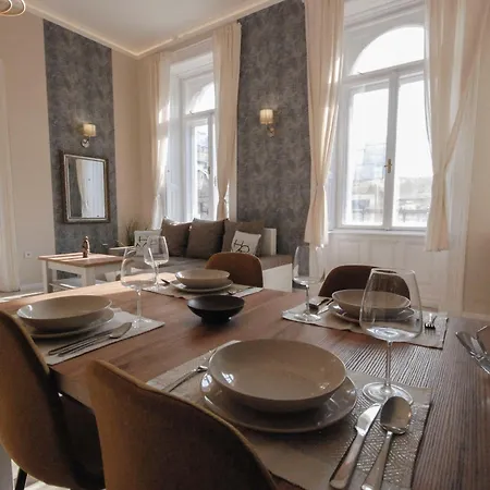 Opera Luxury Resident