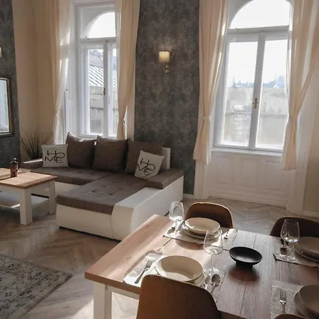 Opera Luxury Resident *