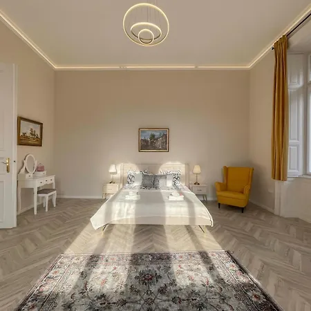Apartment Opera Luxury Resident *