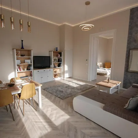 Opera Luxury Resident Apartment *