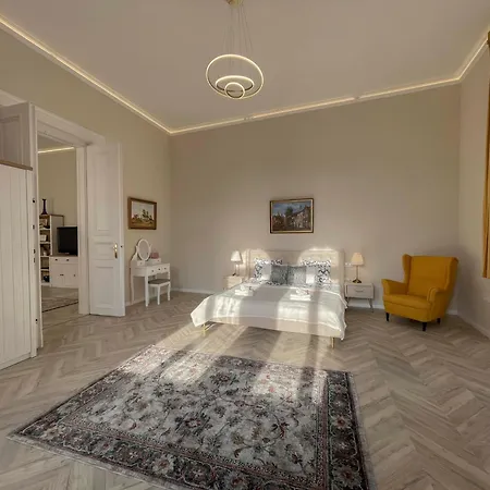 Apartment Opera Luxury Resident *