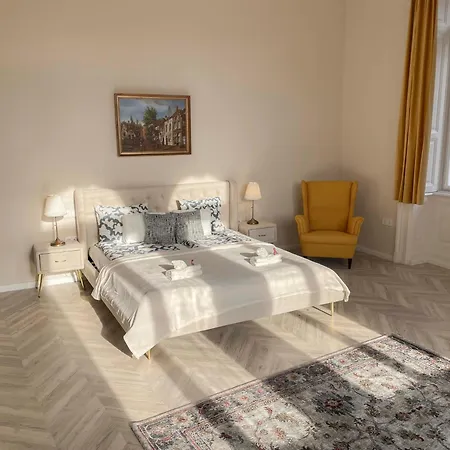 Apartment Opera Luxury Resident *