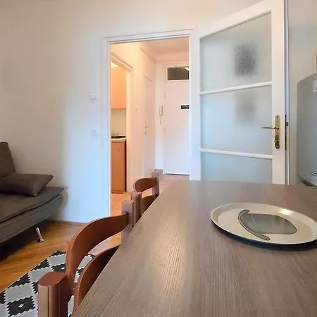 Apartment Retro-metro