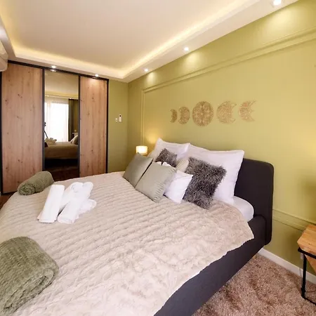 Apartment Orangehomes Sunny & Modern 2br Penthouse With Ac & Terrace Budapest
