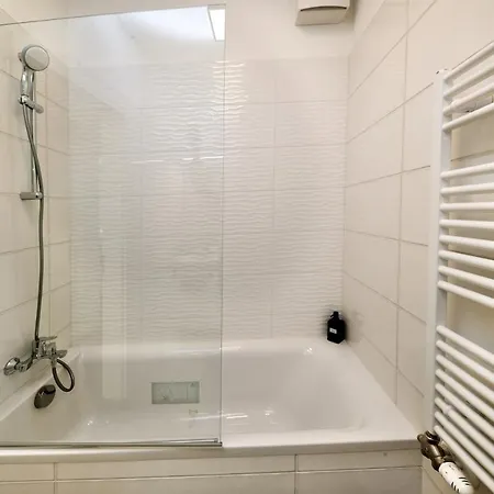 Apartment Orangehomes Sunny & Modern 2br Penthouse With Ac & Terrace *