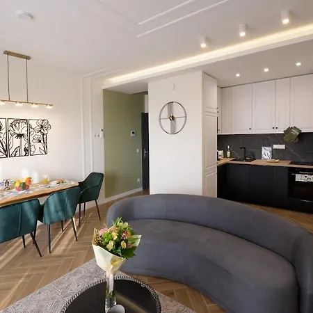 Orangehomes Sunny & Modern 2br Penthouse With Ac & Terrace Apartment Budapest