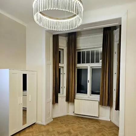 Designer Near Kalvin Square Apartman