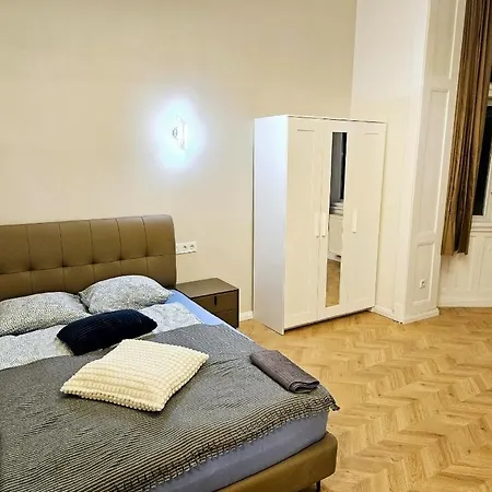 Designer Near Kalvin Square Apartman