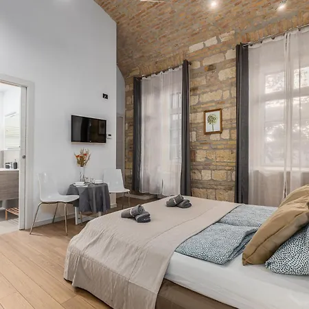 Elegant In Apartment *