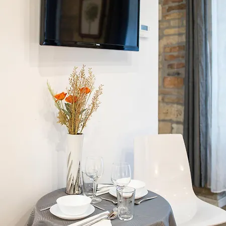Elegant In Apartment Budapest