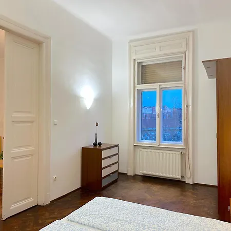 Lejlighed Stunning 150m2 3-bedroom With Balcony *