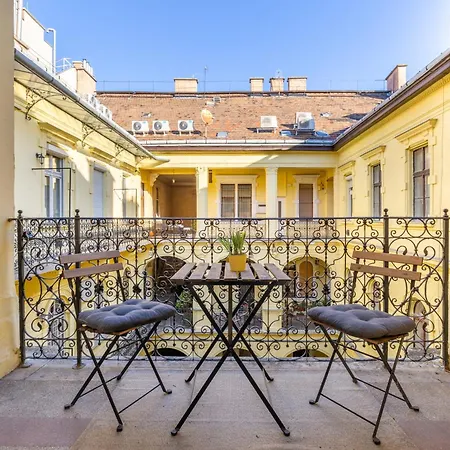Apartment V60 Voeroesmarty Budapest