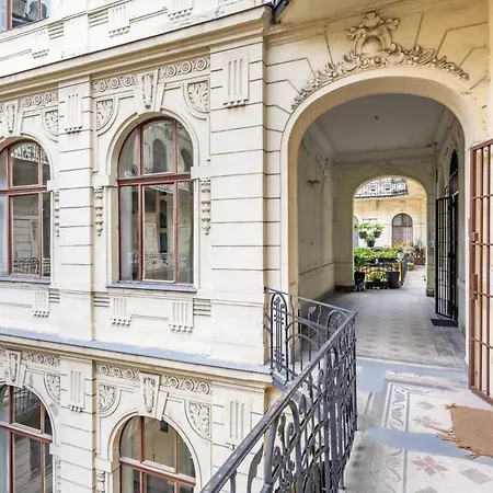 Boutique Luxury - & Quiet Apartment