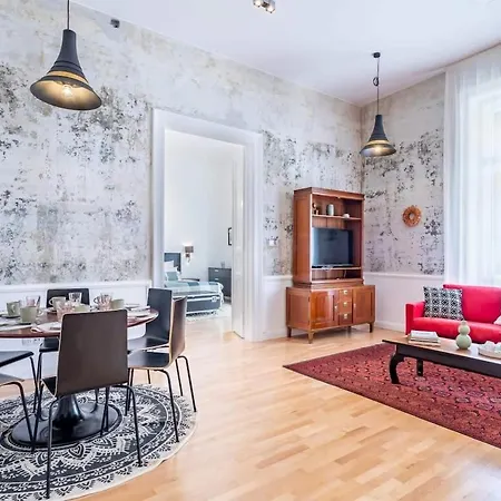 Boutique Luxury - & Quiet *