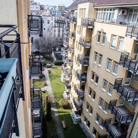 4-room With Aircon And Balcony Free Parking