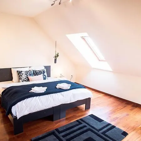 4-room With Aircon And Balcony Free Parking Apartment
