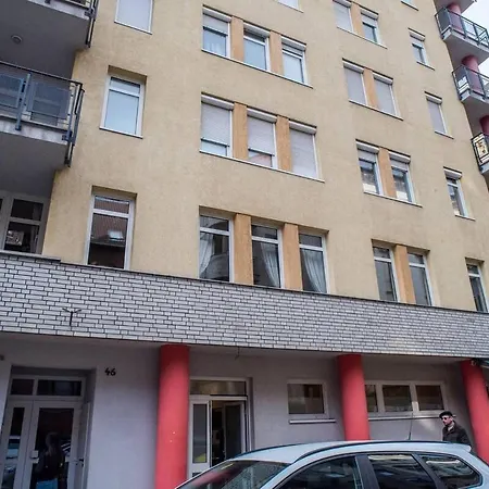 4-room With Aircon And Balcony Free Parking Apartment *