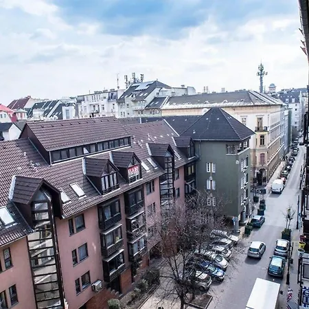 4-room With Aircon And Balcony Free Parking Apartment