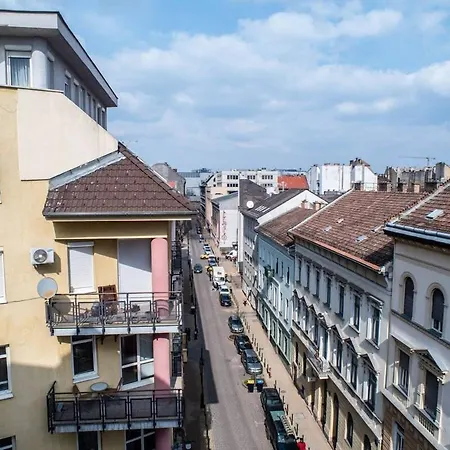 Apartment 4-room With Aircon And Balcony Free Parking