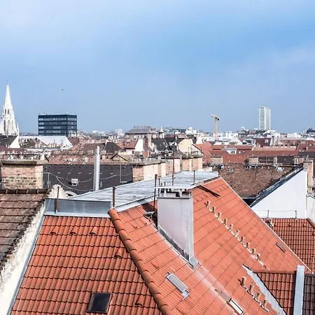 Apartment 4-room With Aircon And Balcony Free Parking *