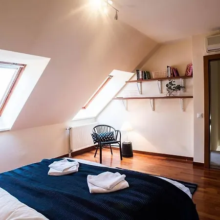 4-room With Aircon And Balcony Free Parking Apartment
