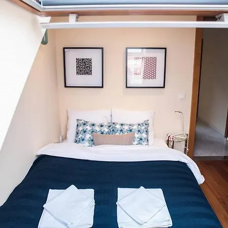 4-room With Aircon And Balcony Free Parking Apartment *