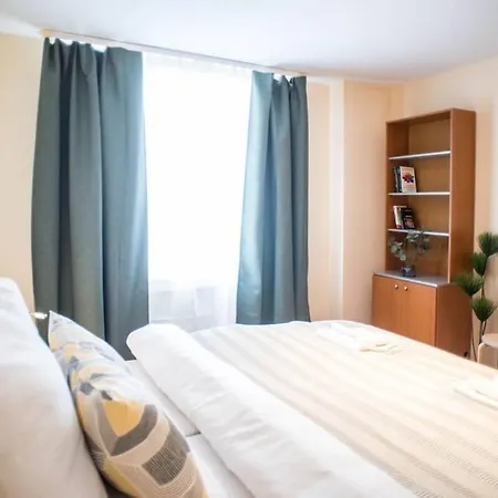 Apartment 4-room With Aircon And Balcony Free Parking *