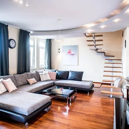 Apartment 4-room With Aircon And Balcony Free Parking