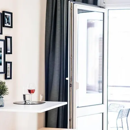 Apartment 4-room With Aircon And Balcony Free Parking *