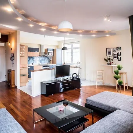 4-room With Aircon And Balcony Free Parking Apartment Budapest