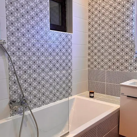 Aparthotel Gracia House 3*