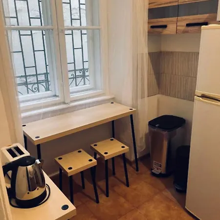 Ejjeli Majom Budapest