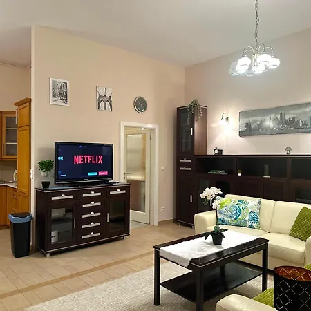 Heart Of The Cozy Corner With Free Parking & Ac Budapest