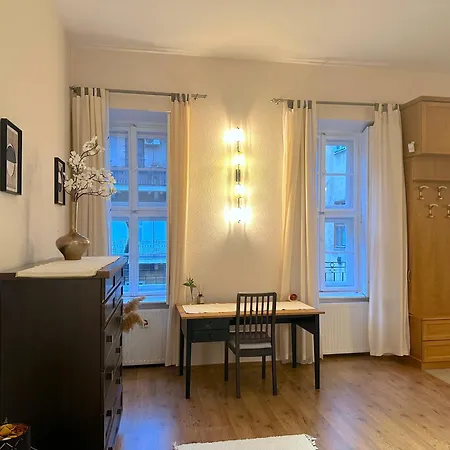 Heart Of The Cozy Corner With Free Parking & Ac