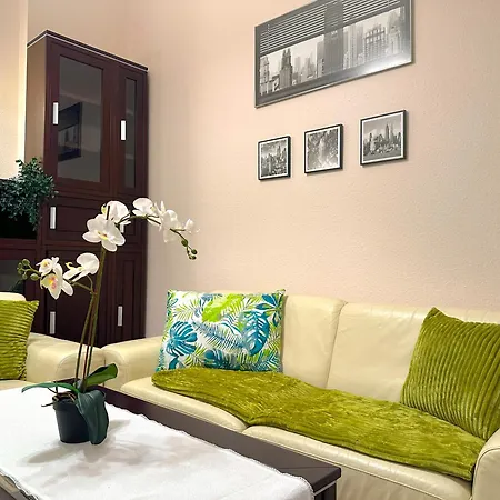 Heart Of The Cozy Corner With Free Parking & Ac Apartment
