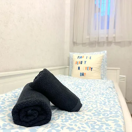 Heart Of The Cozy Corner With Free Parking & Ac Apartment *