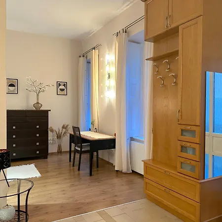 Heart Of The Cozy Corner With Free Parking & Ac Apartment