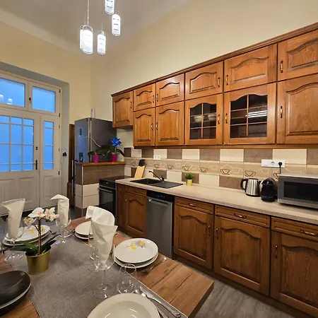 Apartment Krisztina Buda Castle Retreat - Near Chain Bridge *