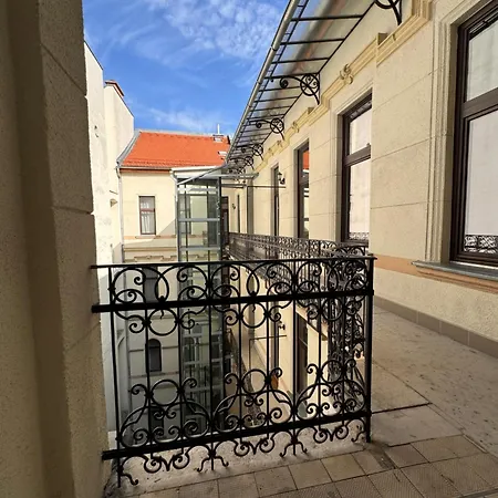 Gracia House Aparthotel 3*
