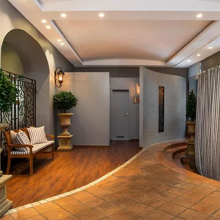 Mamaison Izabella Otel