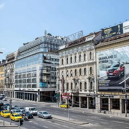 Very - Large Ac Apartment Budapest