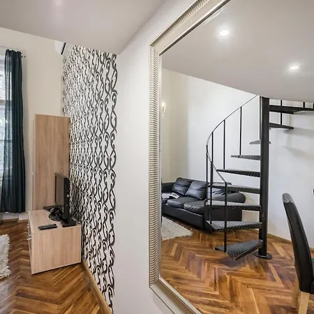 Robinia Downtown Apartment