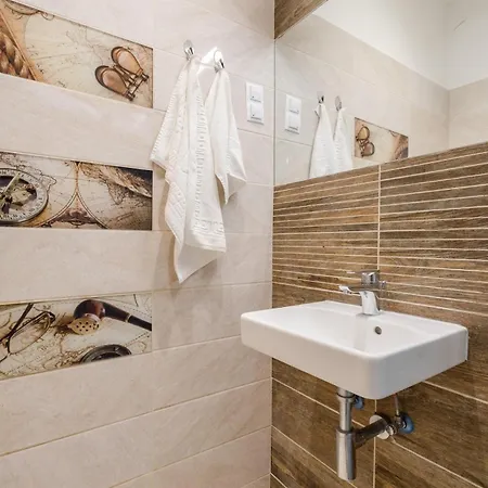 Robinia Downtown Apartment *