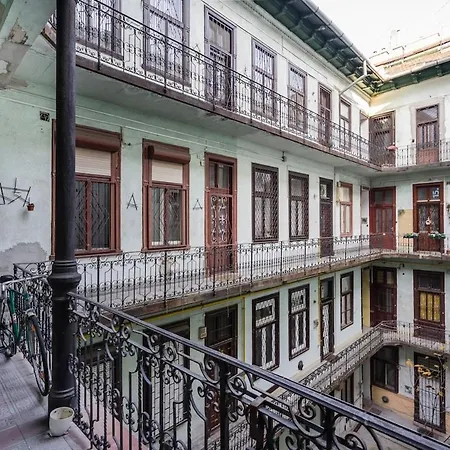 Apartment Robinia Downtown *