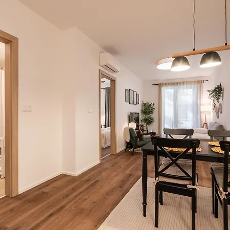 Fiumei Essence Apartment *