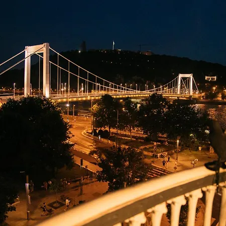 Riverfront Lägenhet Budapest