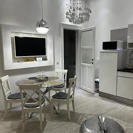 White Luxury Apartment Budapest