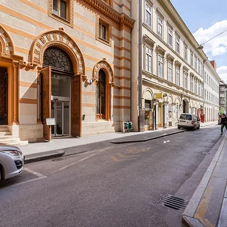 R10- Boutique Apartments, Location. By Bqa Appartamento