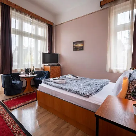 Kristal Gellert Hill Hotel *